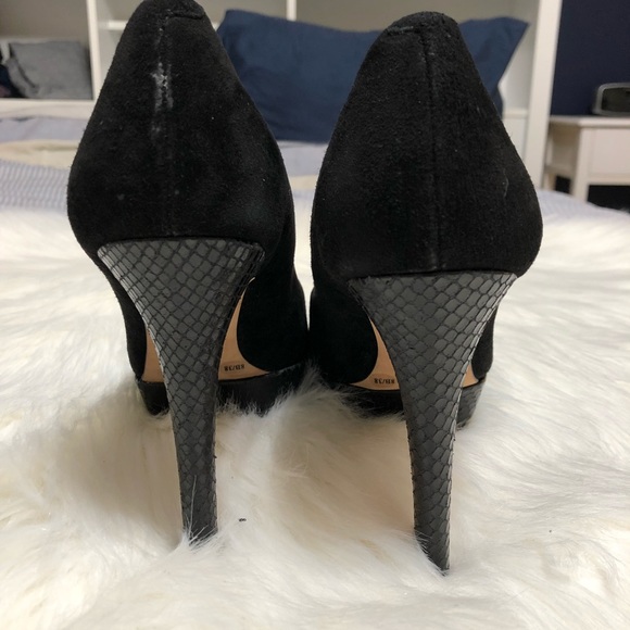 Vince Camuto Black Suede Snakeskin Platforms Sz 8 - Picture 7 of 7